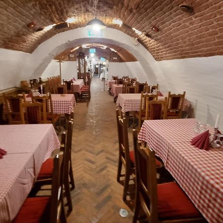 Отель Regi Posta Etterem Es Fogado Дебрецен Экстерьер фото